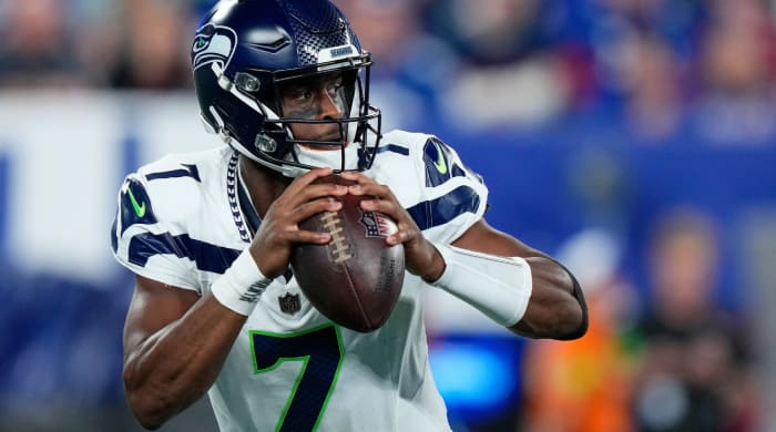 Seattle Seahawks quarterback Geno Smith (7) steps back to pass against the New York Giants during the first quarter of an NFL football game, Monday, Oct. 2, 2023, in East Rutherford, N.J. (AP Photo/Frank Franklin II)